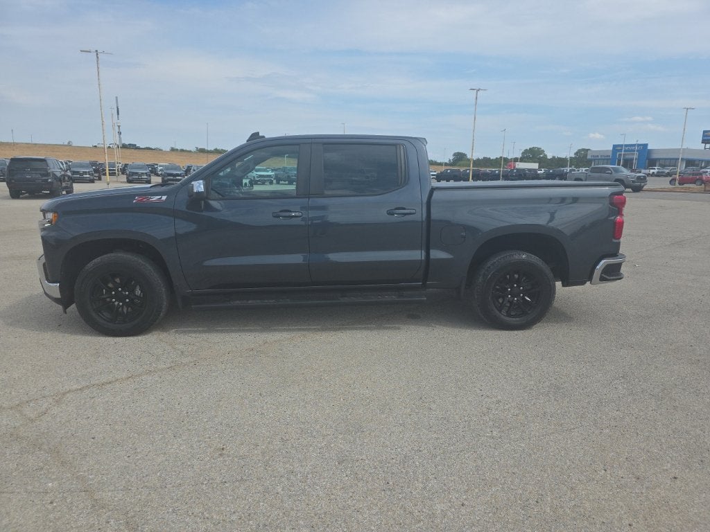 2022 Chevrolet Silverado 1500 LTD 4WD Crew Cab Short Bed LT