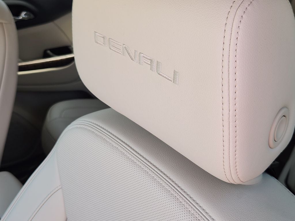 2023 GMC Acadia FWD Denali