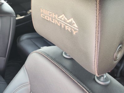 2023 Chevrolet Traverse FWD High Country