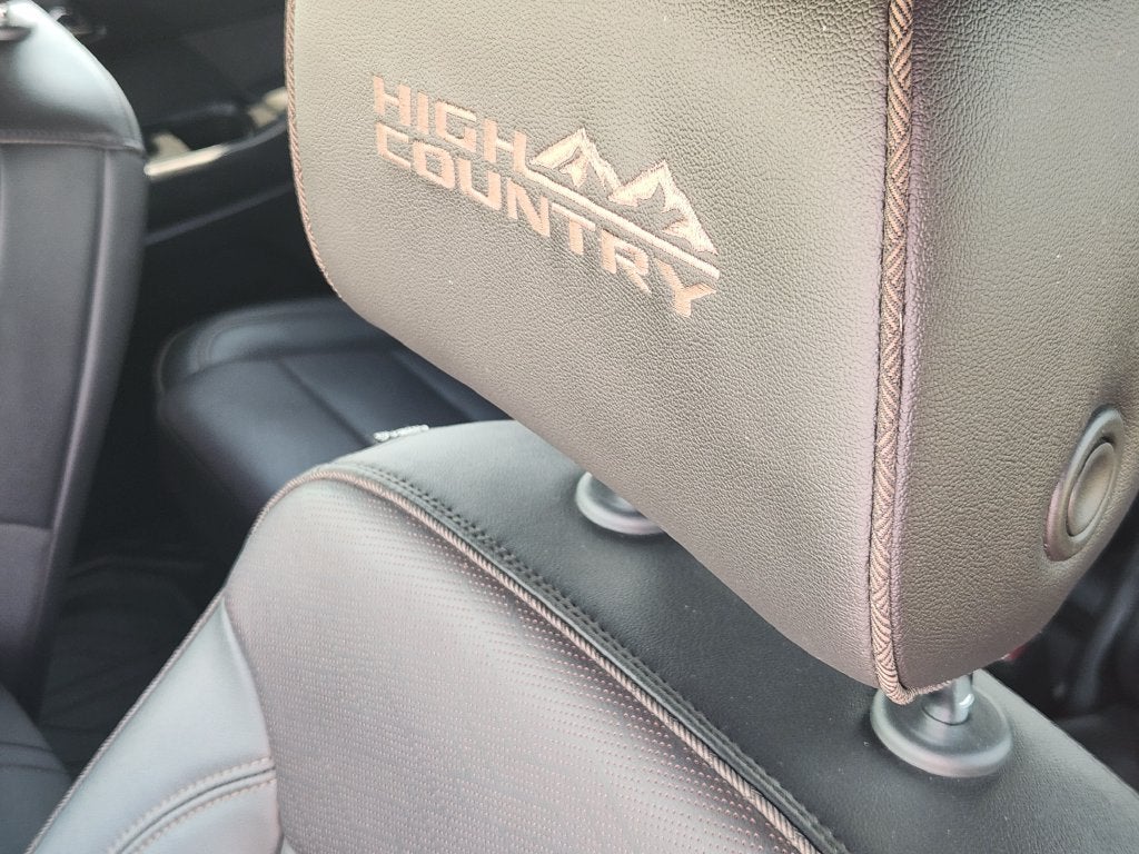 2023 Chevrolet Traverse FWD High Country