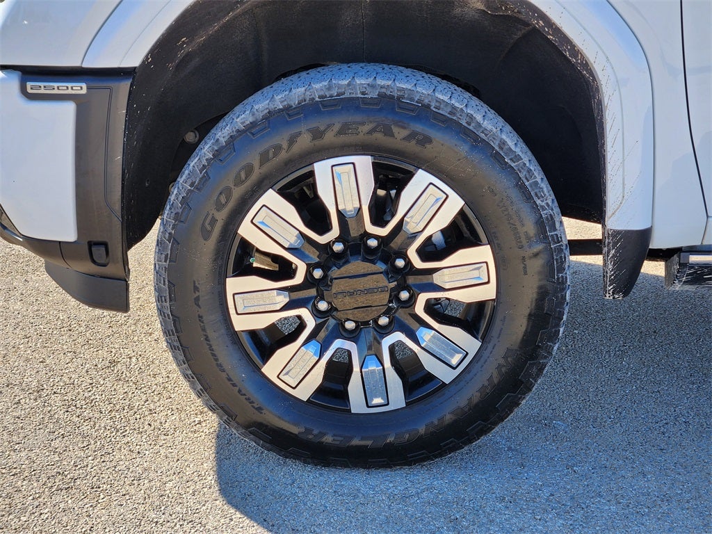 2024 GMC Sierra 2500HD 4WD Crew Cab Standard Bed Denali