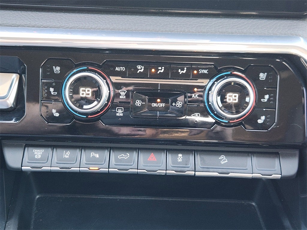 2024 GMC Sierra 2500HD 4WD Crew Cab Standard Bed Denali