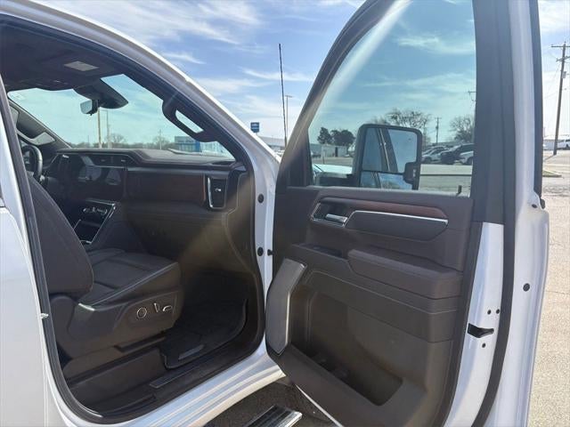 2024 GMC Sierra 2500HD 4WD Crew Cab Standard Bed Denali
