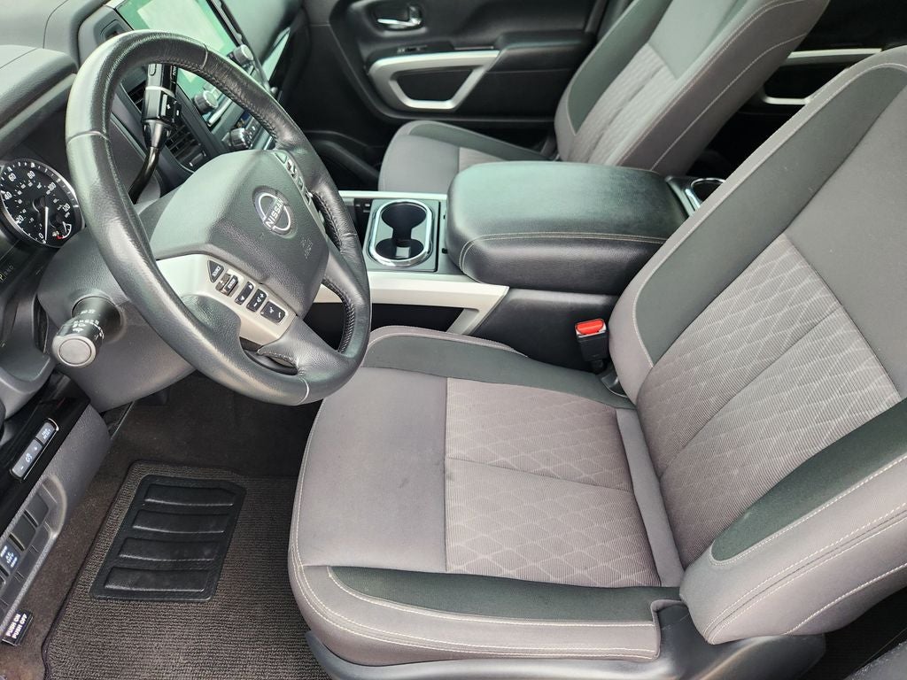 2024 Nissan TITAN Crew Cab SV 4x2