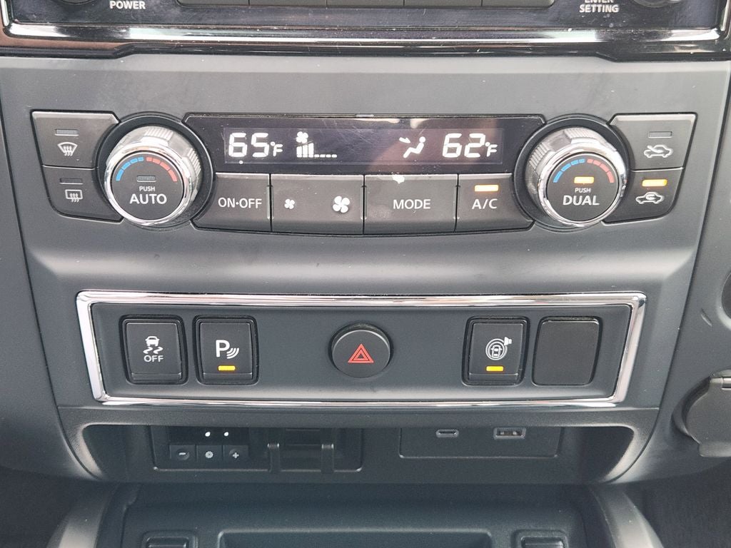 2024 Nissan TITAN Crew Cab SV 4x2