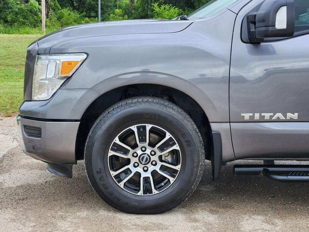 2024 Nissan TITAN Crew Cab SV 4x2
