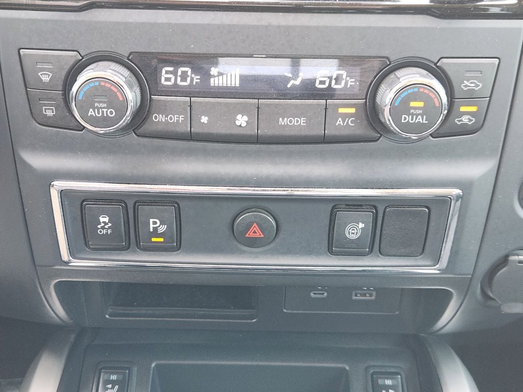 2024 Nissan TITAN Crew Cab SV 4x2