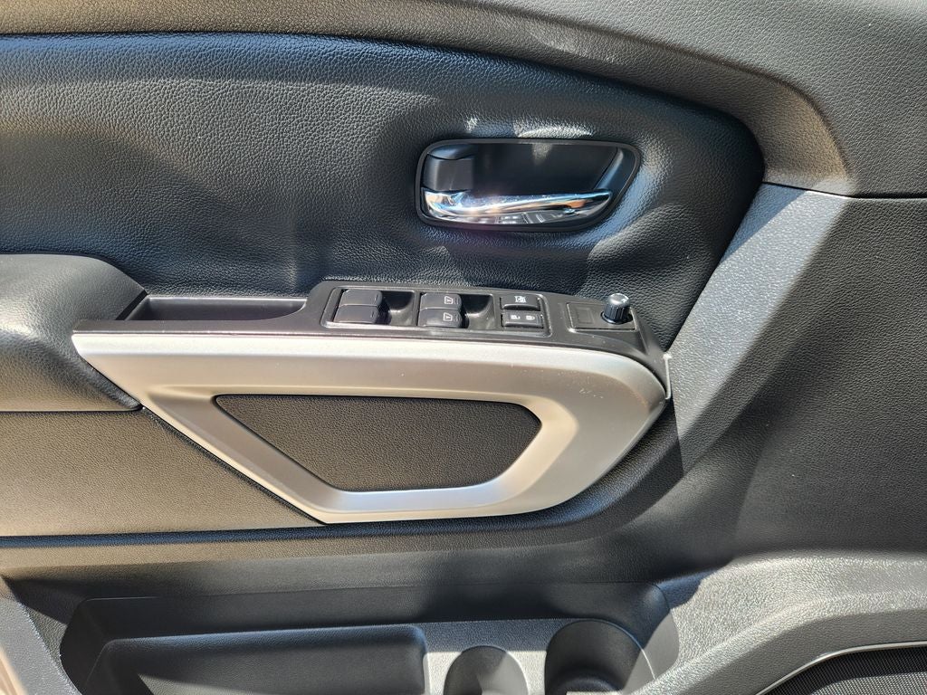 2024 Nissan TITAN Crew Cab SV 4x2