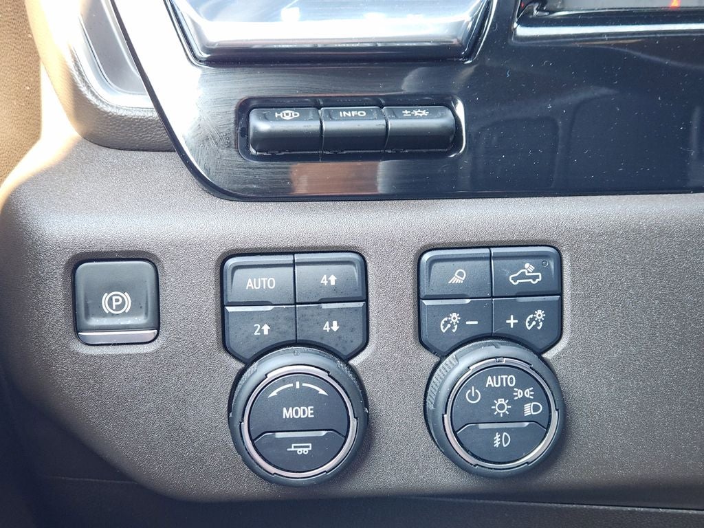 2025 Chevrolet Silverado 2500HD 4WD Crew Cab Standard Bed LTZ