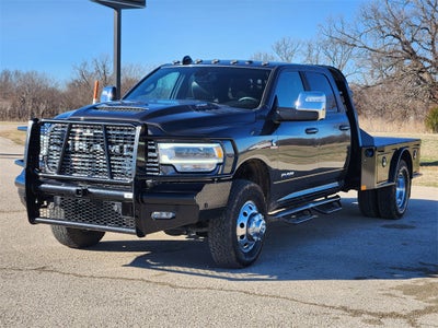 2024 RAM 3500 Laramie Crew Cab 4x4 8' Box