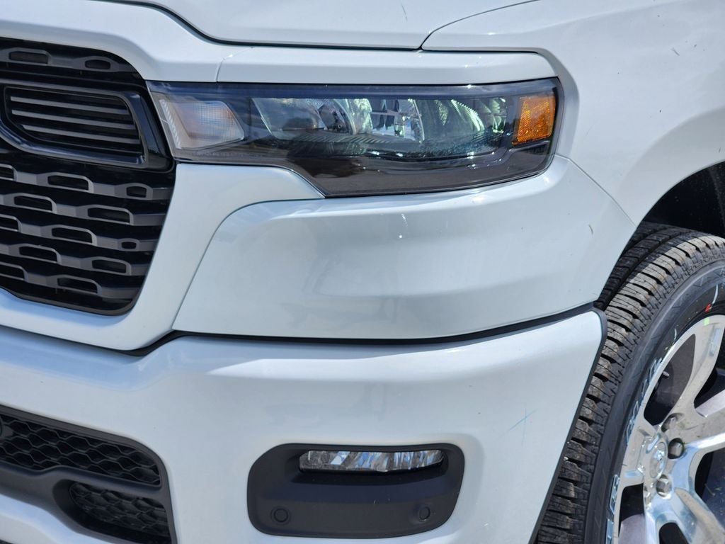 2026 RAM Ram 1500 RAM 1500 EXPRESS CREW CAB 4X2 5'7' BOX