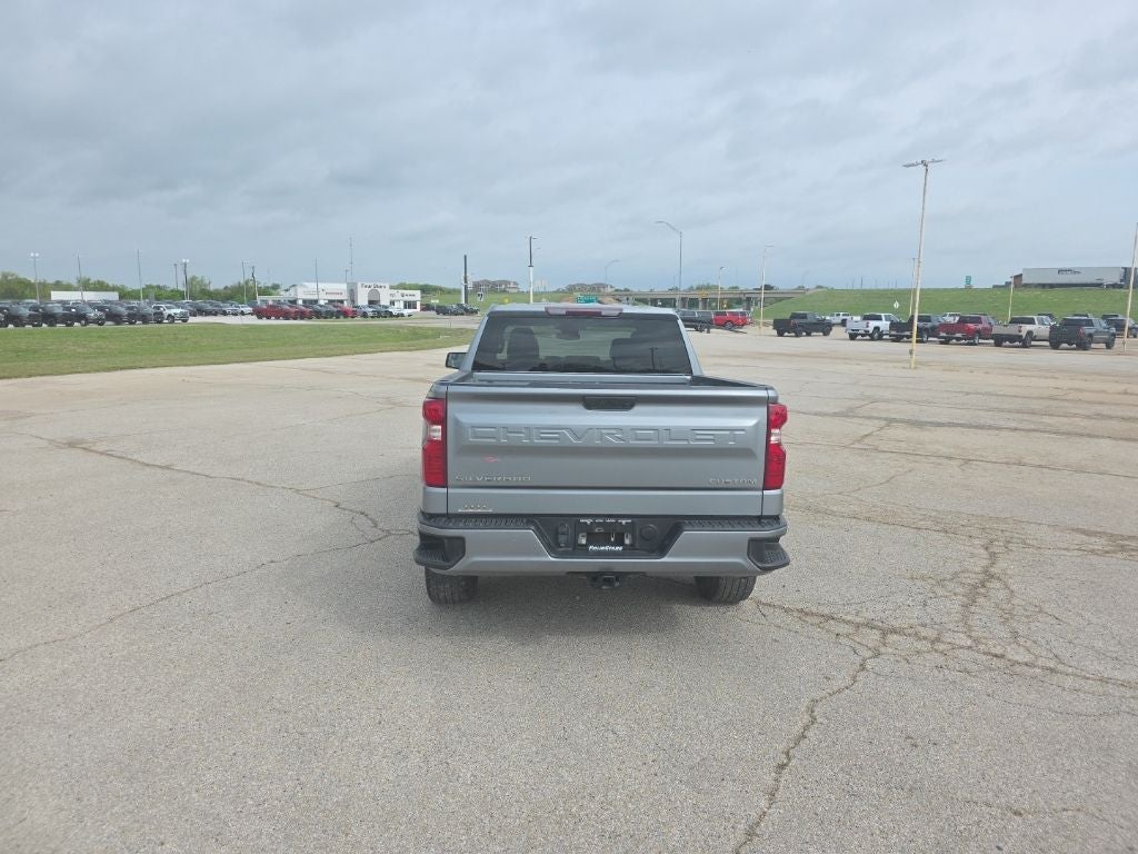 2023 Chevrolet Silverado 1500 2WD Crew Cab Short Bed Custom