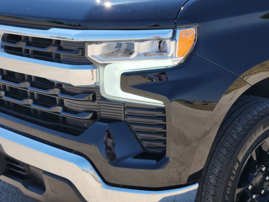 2023 Chevrolet Silverado 1500 2WD Crew Cab Short Bed LT