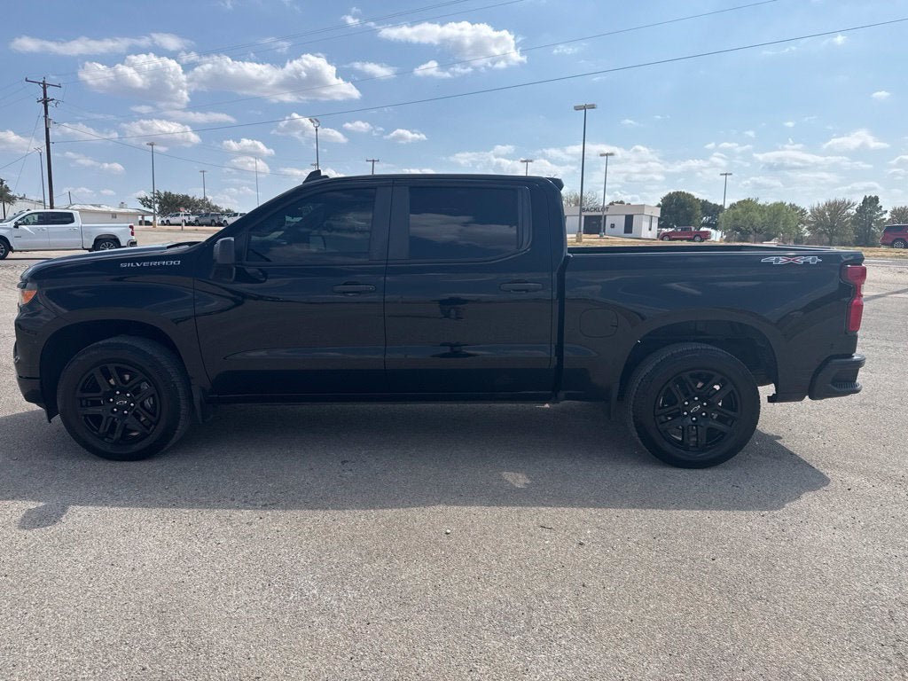 2023 Chevrolet Silverado 1500 4WD Crew Cab Short Bed Custom