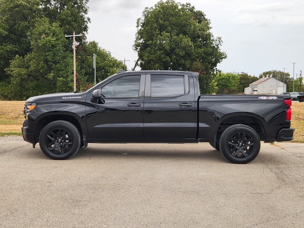 2023 Chevrolet Silverado 1500 4WD Crew Cab Short Bed Custom