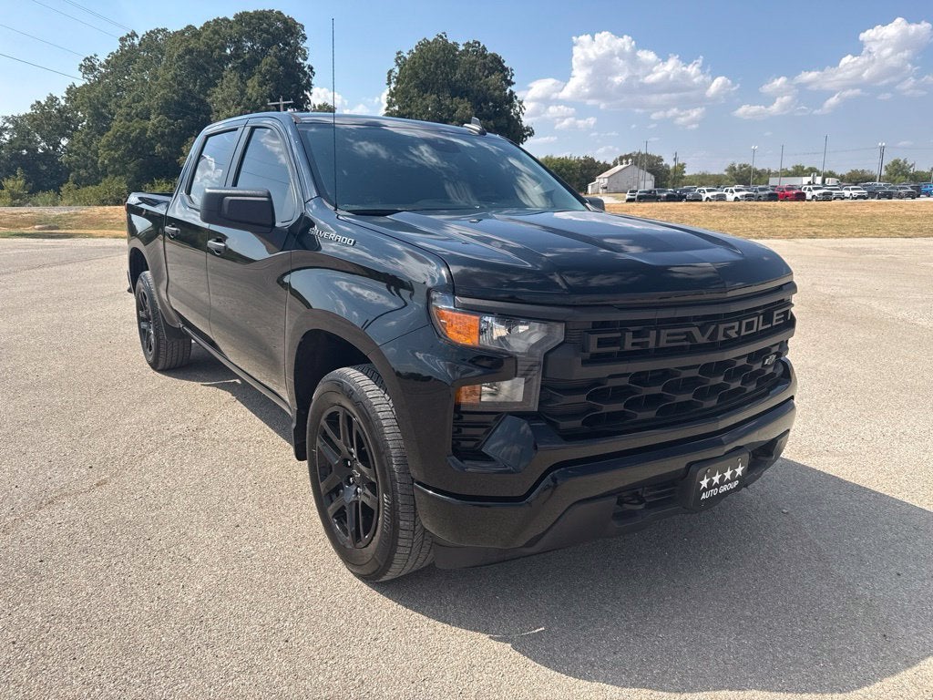 2023 Chevrolet Silverado 1500 4WD Crew Cab Short Bed Custom