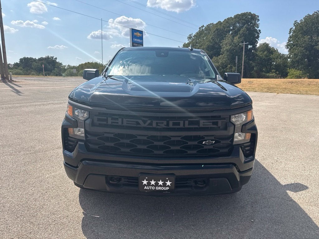 2023 Chevrolet Silverado 1500 4WD Crew Cab Short Bed Custom