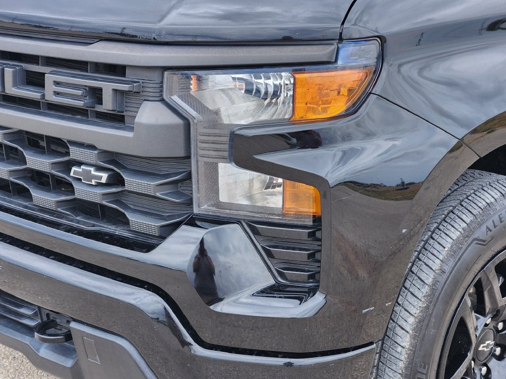 2023 Chevrolet Silverado 1500 4WD Crew Cab Short Bed Custom