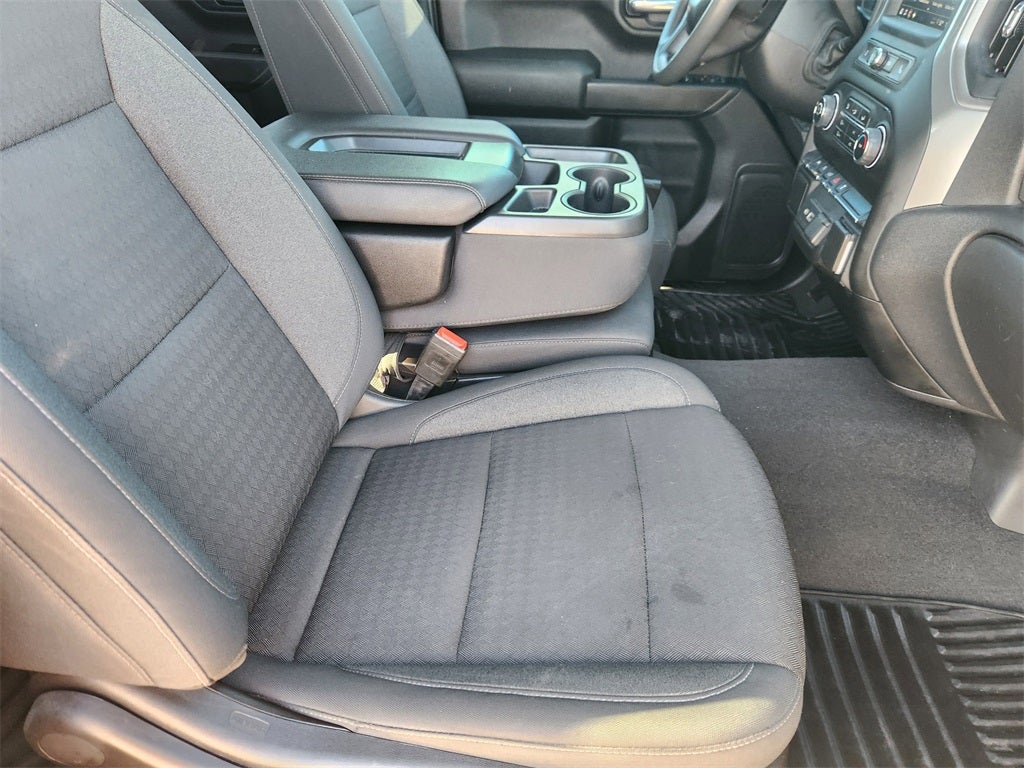 2022 Chevrolet Silverado 1500 4WD Crew Cab Short Bed Custom