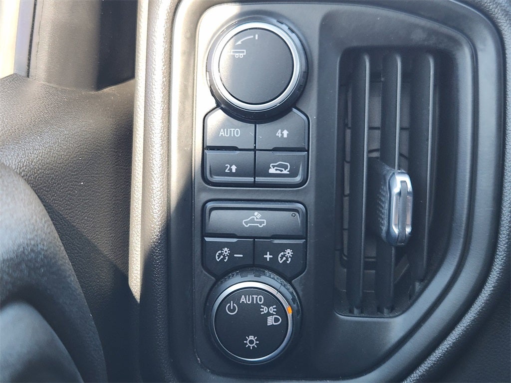 2022 Chevrolet Silverado 1500 4WD Crew Cab Short Bed Custom