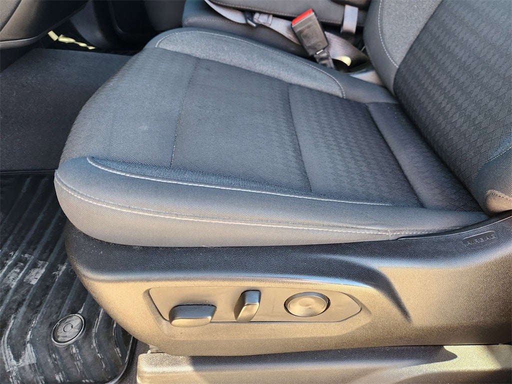 2022 Chevrolet Silverado 1500 4WD Crew Cab Short Bed Custom