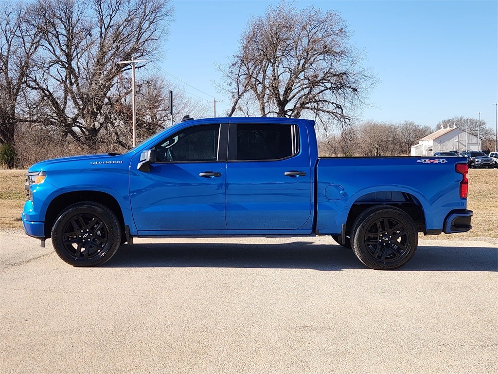 2022 Chevrolet Silverado 1500 4WD Crew Cab Short Bed Custom