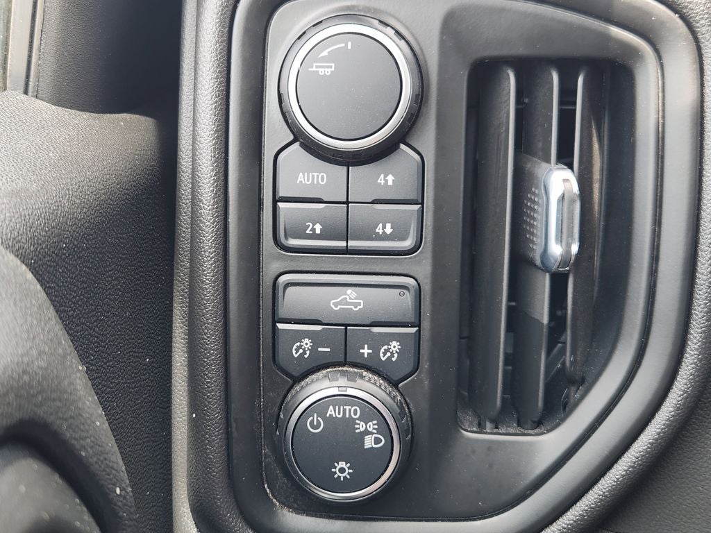 2022 Chevrolet Silverado 1500 4WD Crew Cab Short Bed Custom Trail Boss